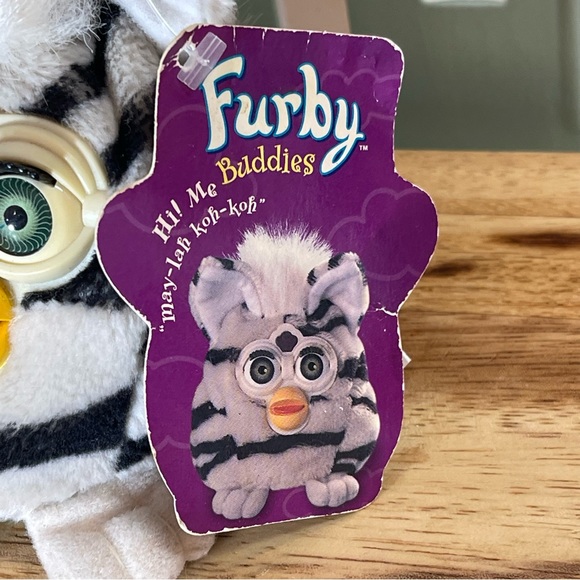 Furby Buddies Hug More - Picture 2 of 9